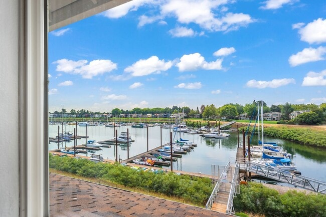 Building Photo - 540 N Hayden Bay Dr