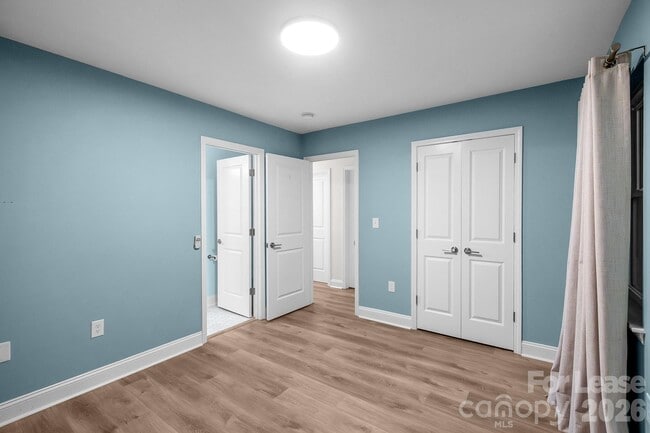 Building Photo - 812 E 18th St