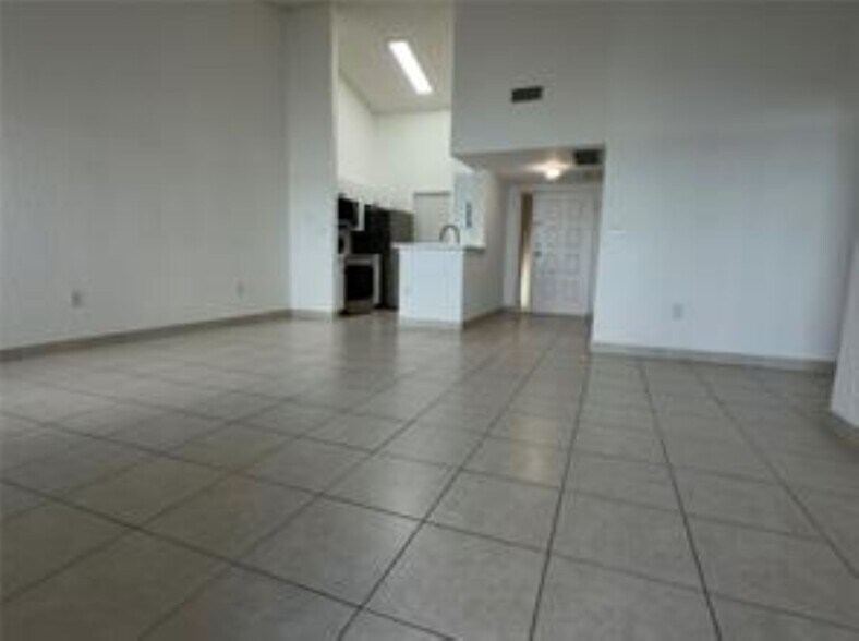 Building Photo - 2803 N Oakland Forest Dr