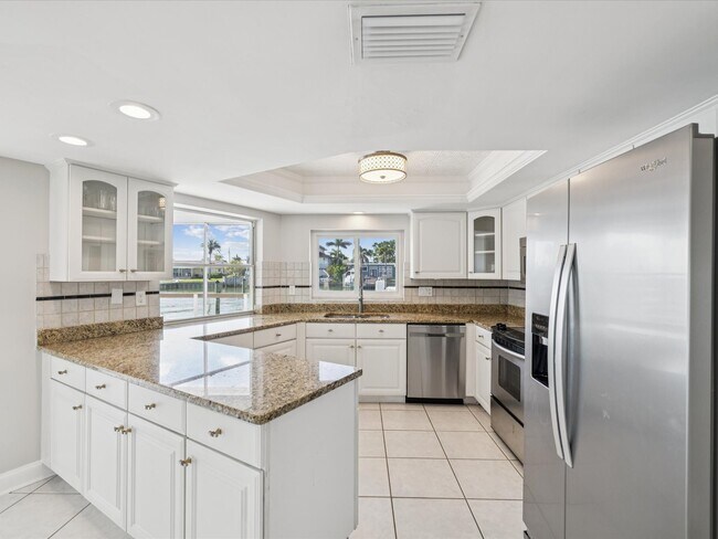 Building Photo - 441 Palm Island NE