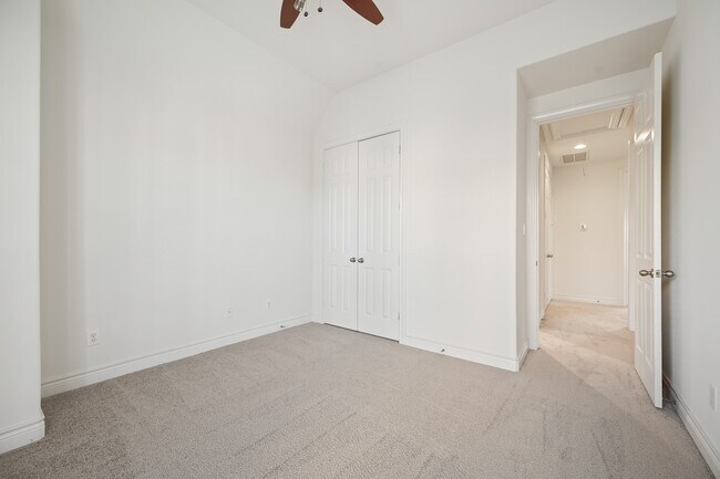 Building Photo - 2202 Hilshire Terrace Ct
