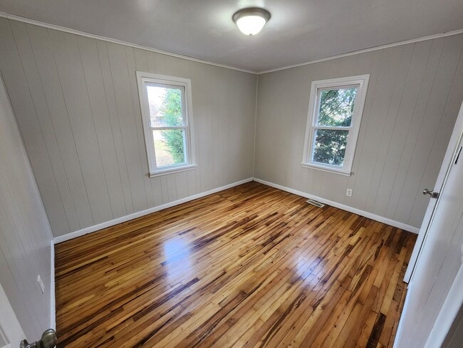 Building Photo - Spacious 3-Bedroom, 2-Bathroom Home AVAILA...