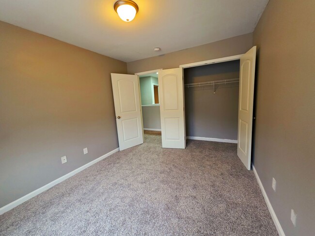 Building Photo - 3 BR 2.5 BA Hunters Creek