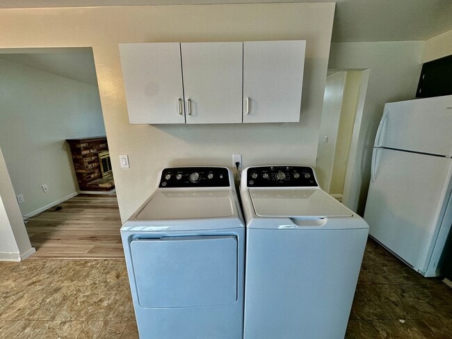 Building Photo - 507 E Glass Ave