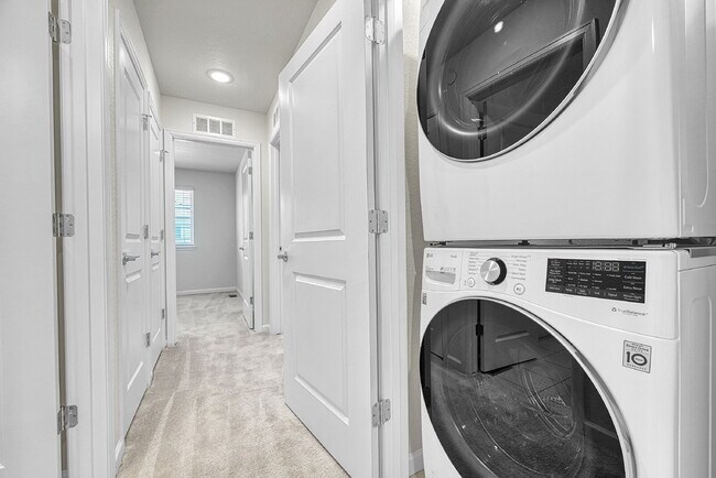 Building Photo - $2,350-  3 Bed, 2.5-Bath townhome in CO Springs with Central AC