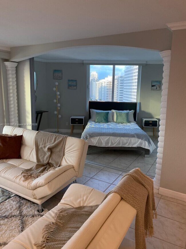 Building Photo - 5401 Collins Ave