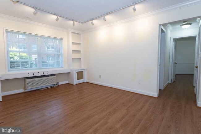 Building Photo - 1612 W Abingdon Dr