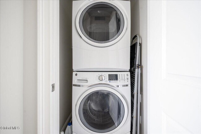 Building Photo - 77 Van Dam St