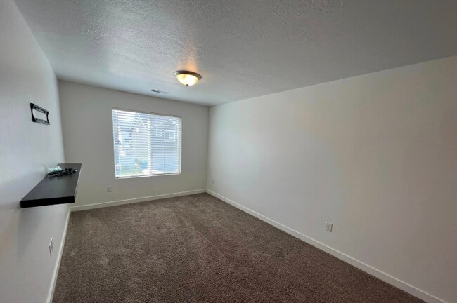Building Photo - 632 Sugar Beet Dr