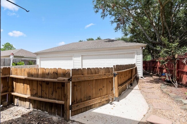 Building Photo - 29706 Parliament Hills Dr