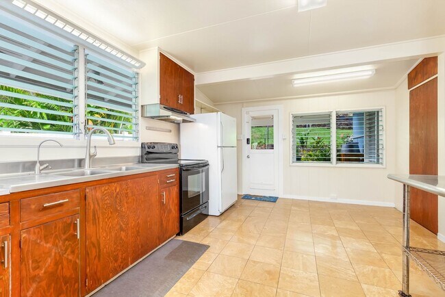 Building Photo - Charming 4-bedroom, 2-bathroom single-family home