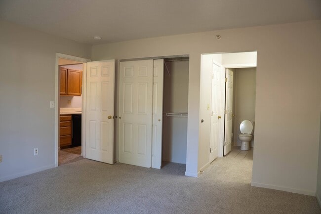 Building Photo - 100 N Rdg Dr