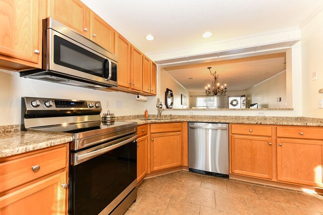 Building Photo - Updated 3 Bedroom Townhome in McAlister's Place