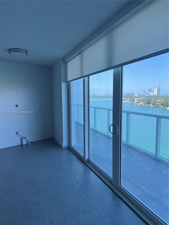 Building Photo - 9821 E Bay Harbor Dr