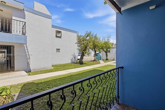 Building Photo - 3001 SW 2nd St