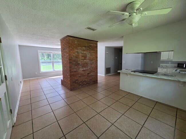 Building Photo - 504 Martha Dr