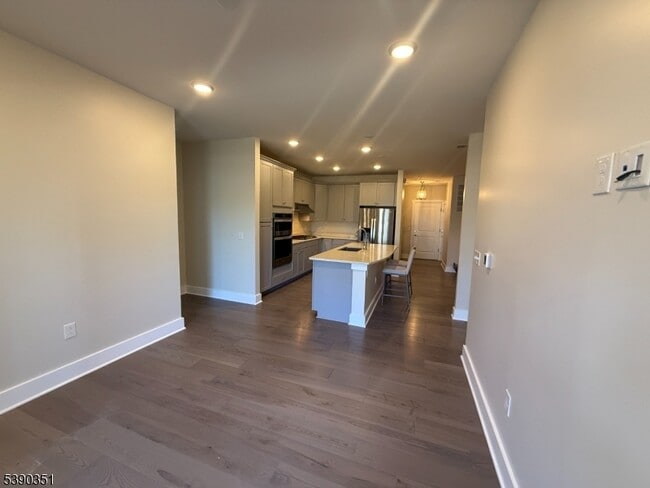 Building Photo - 2 Vanderbilt Blvd