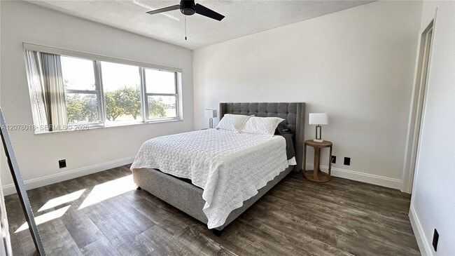 Building Photo - 4117 Bougainvilla Dr