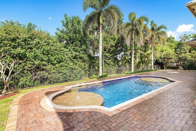 Building Photo - 4255 Gleneagles Dr