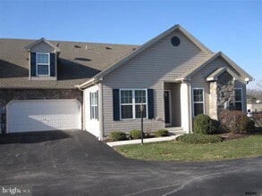 Building Photo - 11 Ivy Ln