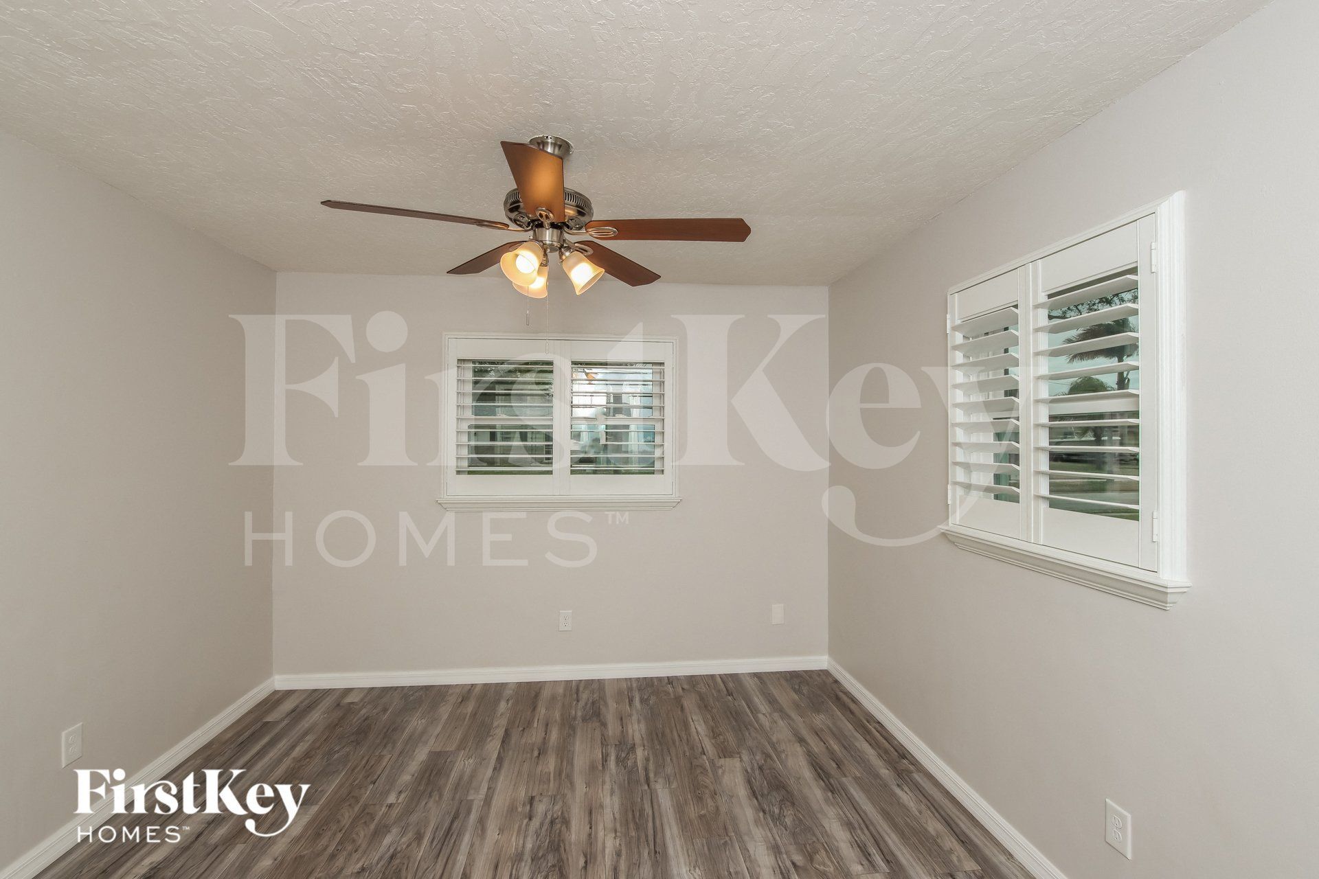 Building Photo - 525 Sacre Coeur Dr