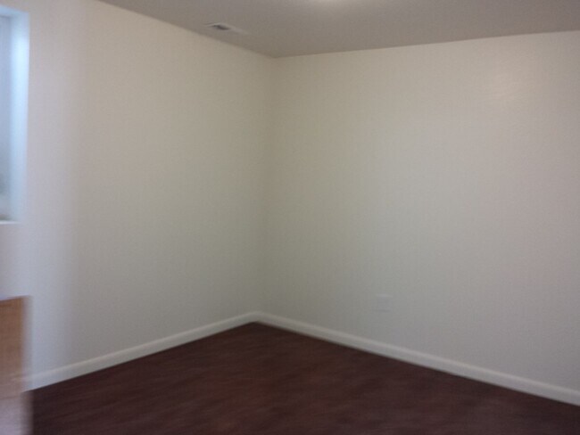 Building Photo - 4 Bedroom 2 Bath Home, $2500/month
