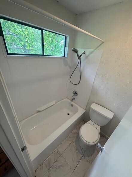 Building Photo - 3446 Willowrun Dr