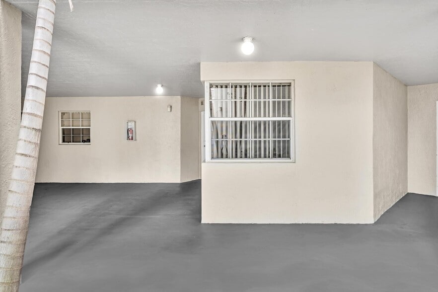Building Photo - 2881 N Oakland Forest Dr