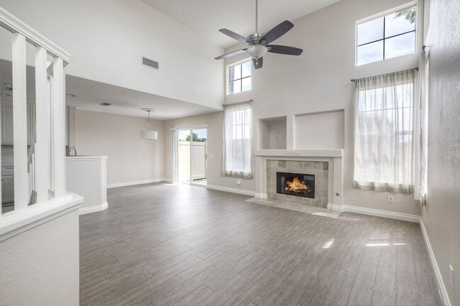 Building Photo - 3Bed/2.5Bath in Alacima Community~ Los Alamos