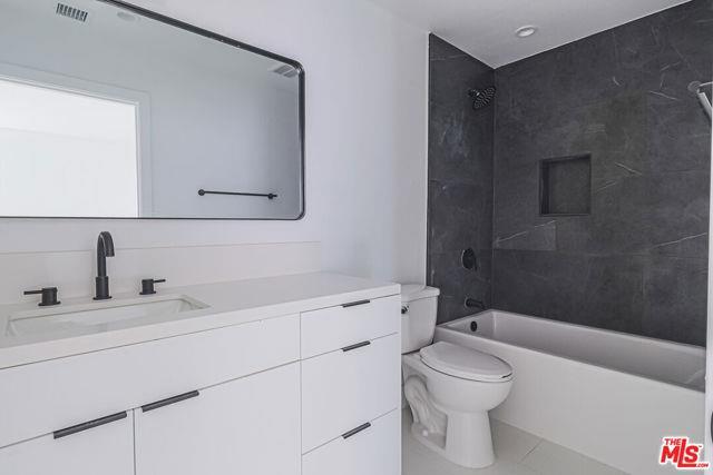 Building Photo - 11810 Gilmore St