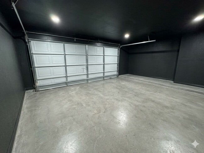 Building Photo - 15865 Ridgeroe Ln