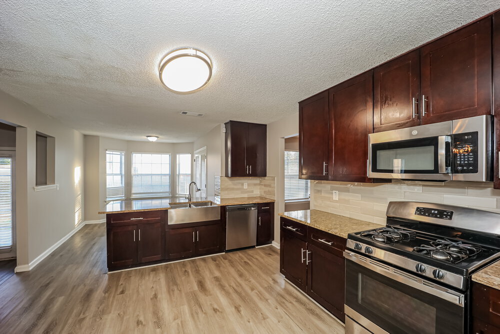 Building Photo - 1103 Village Oaks