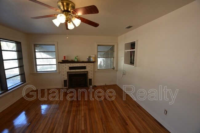 Building Photo - 609 SE 31st Ave