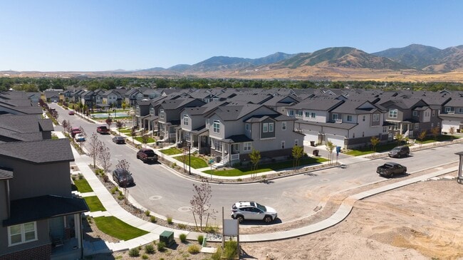Building Photo - GET THE FIRST MONTHS RENT FOR FREE!!!