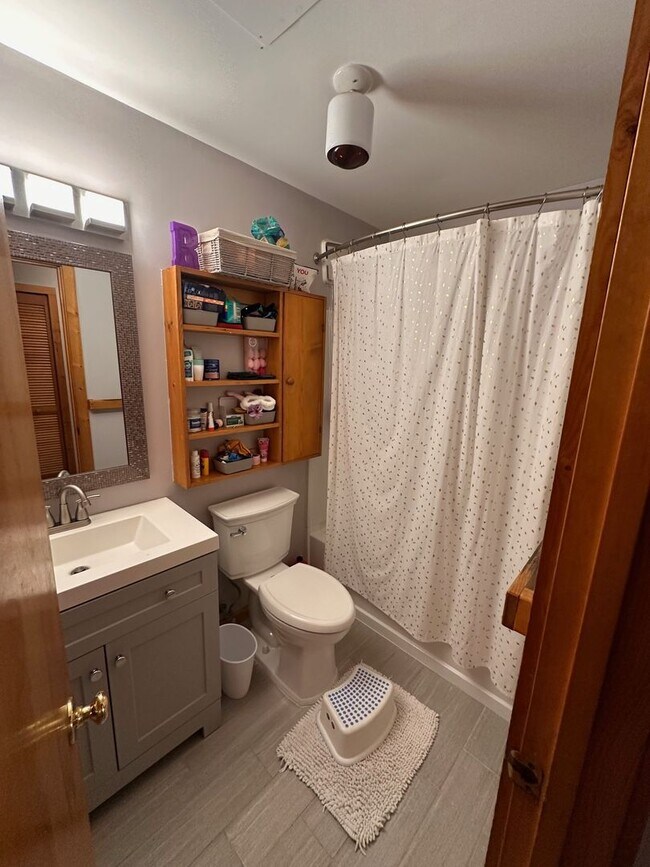 Building Photo - Cute 3/2.5 Townhome Near Downtown Durham