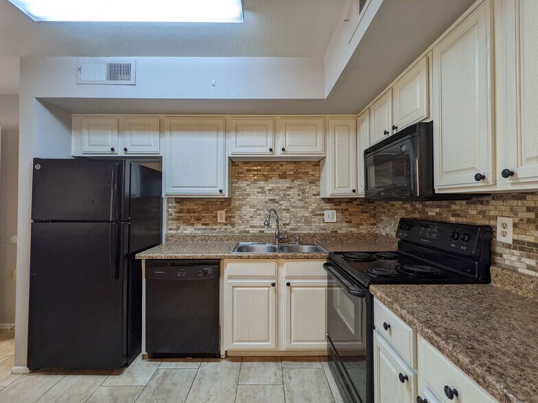 Building Photo - 12221 W Bell Rd