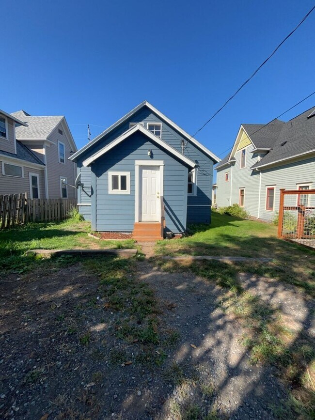 Building Photo - 4 Bedroom Home for Rent in the York Neighborhood!