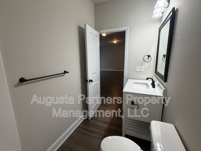 Building Photo - 3500 Hilltop Trl