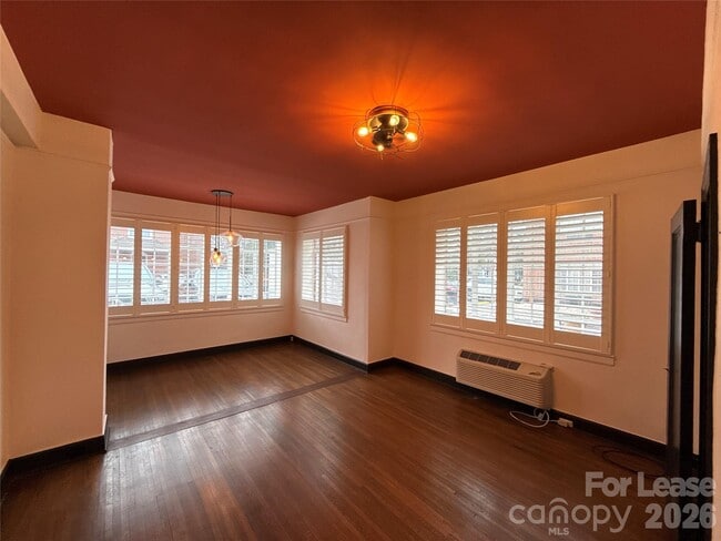 Building Photo - 301 W 10th St