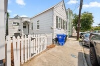 Building Photo - 422 Race St