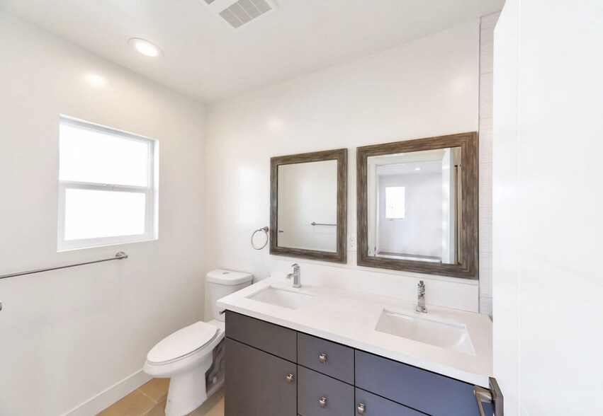 Building Photo - 2808 S Redondo Blvd