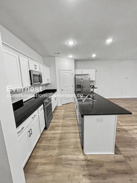 Building Photo - 2656 Lakevilla Dr