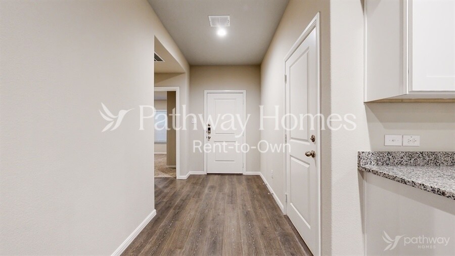 Building Photo - 1600 Vandemere Ct