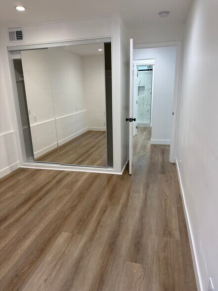 Building Photo - 946 15th Pl