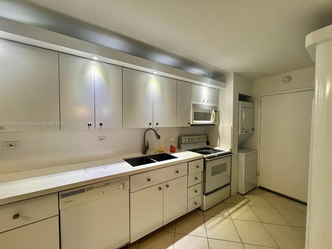 Building Photo - 7135 Collins Ave