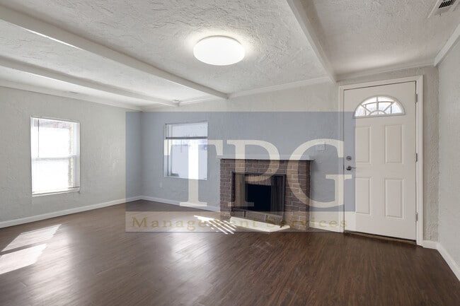 Building Photo - 6609 Richmond Ave
