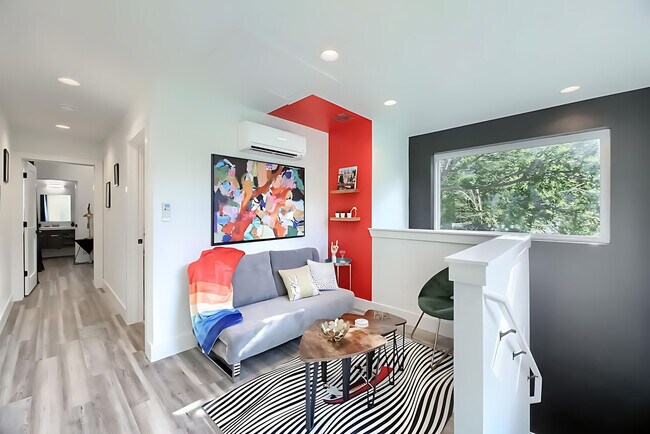 Building Photo - 1503 E 3rd St