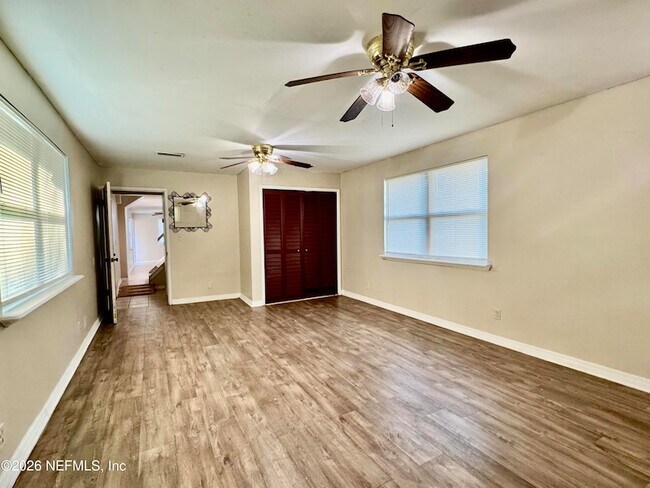 Building Photo - 2057 Glen Gardner Dr