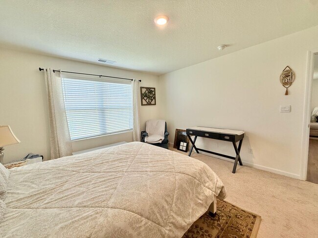 Building Photo - 117 Crescent Cir
