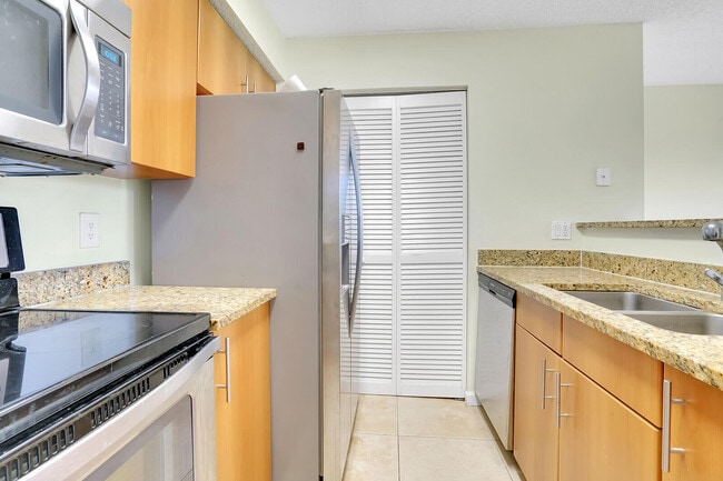 Building Photo - 1385 Crystal Way